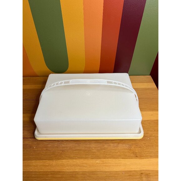 Vintage Tupperware plastic container kitchen golden harvest cake rectangle - Picture 1 of 6
